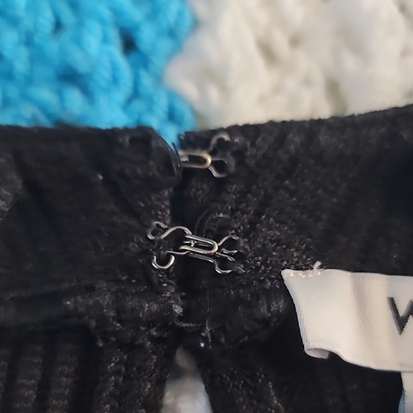 White House Black Market Fitted Black Sleeveless Tank Top - Picture 6 of 10